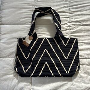 Vivaia Classic Tote
